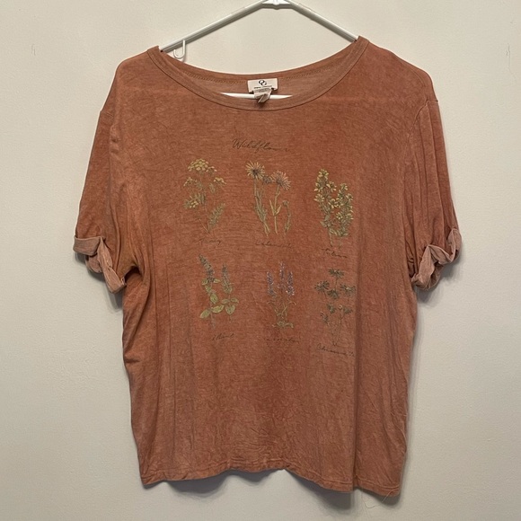 S/M Peach Wildflower Intentionally Faded T-Shirt 🌺🌾🌸 - Picture 1 of 9